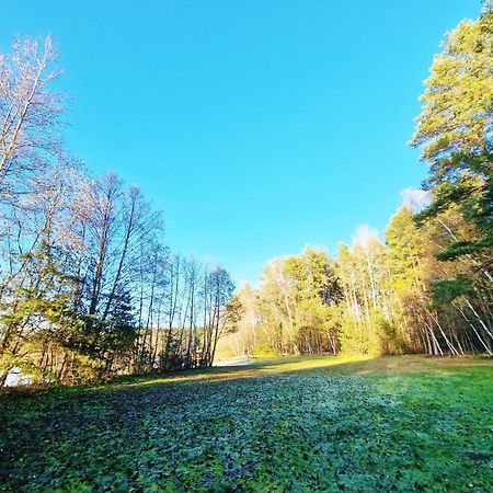 Bungalow Direkt Am See, Mit Eigenem Boot 로딩 외부 사진