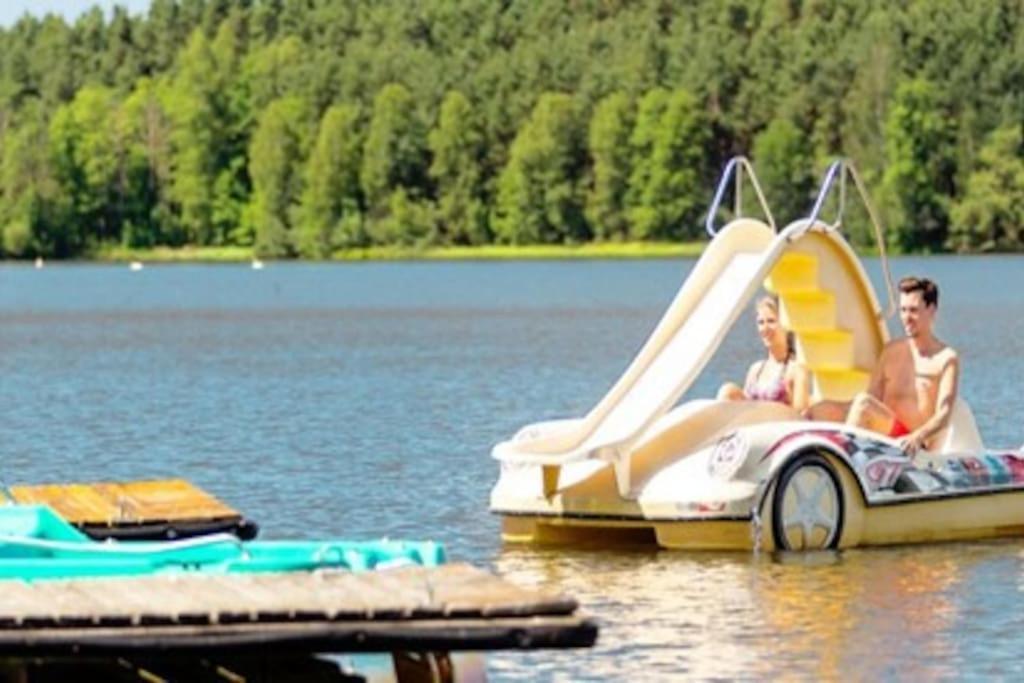 Bungalow Direkt Am See, Mit Eigenem Boot 로딩 외부 사진
