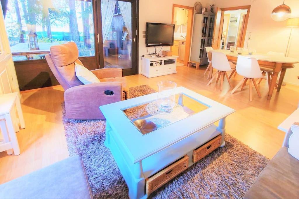 Bungalow Direkt Am See, Mit Eigenem Boot 로딩 외부 사진