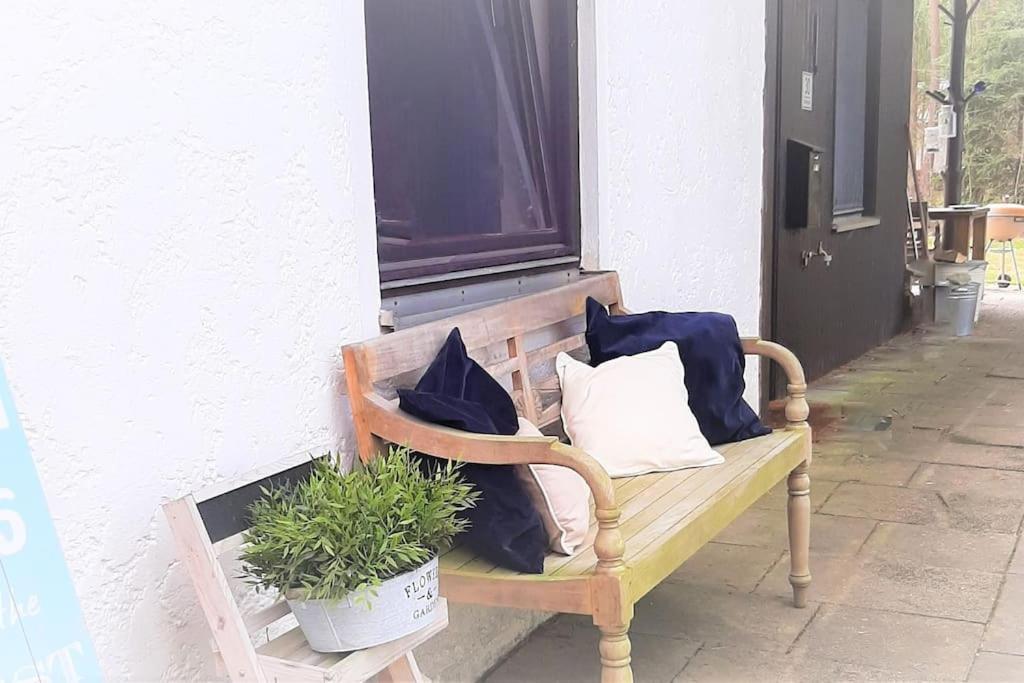 Bungalow Direkt Am See, Mit Eigenem Boot 로딩 외부 사진