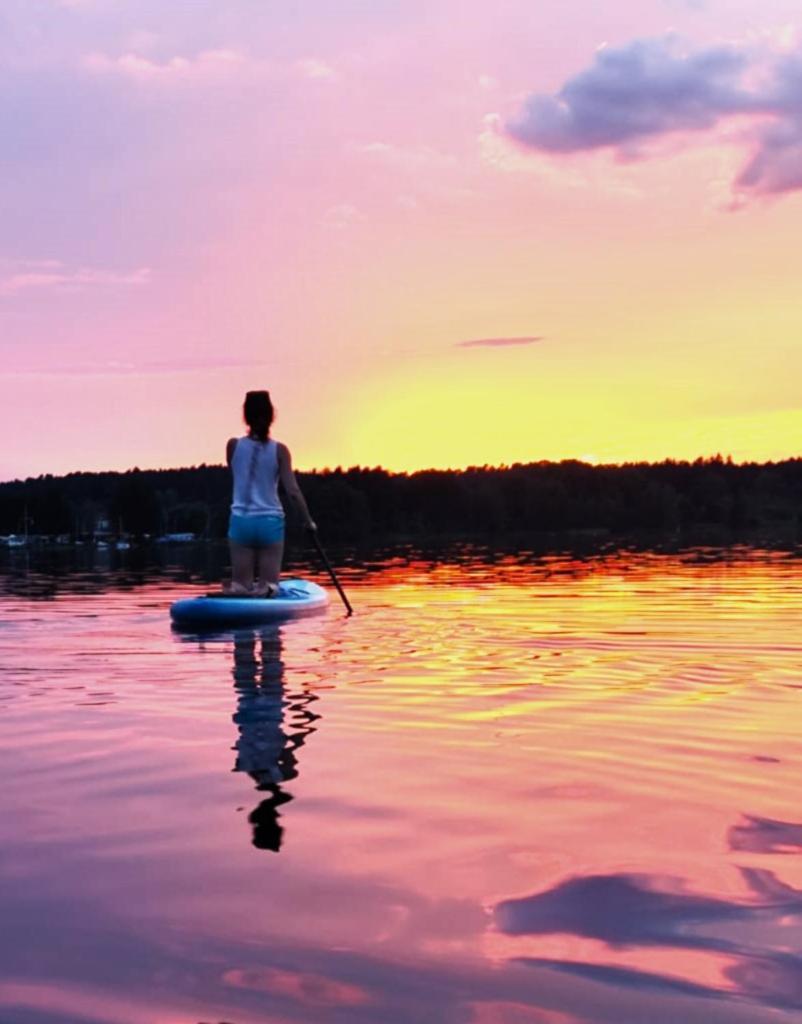 Bungalow Direkt Am See, Mit Eigenem Boot 로딩 외부 사진