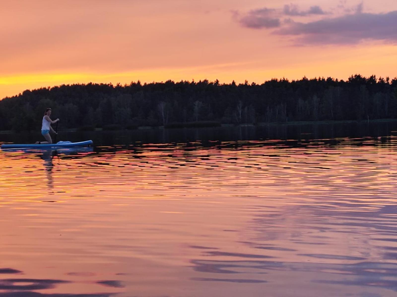 Bungalow Direkt Am See, Mit Eigenem Boot 로딩 외부 사진